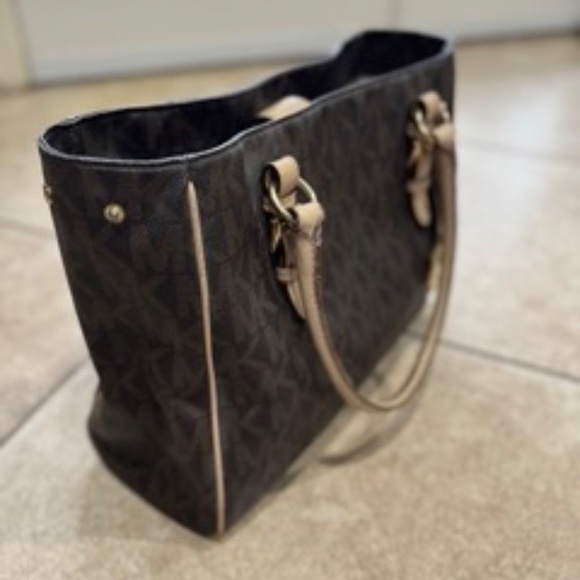 Michael Kors Monogram Signature Jet Set Medium Work Tote - Picture 3 of 6